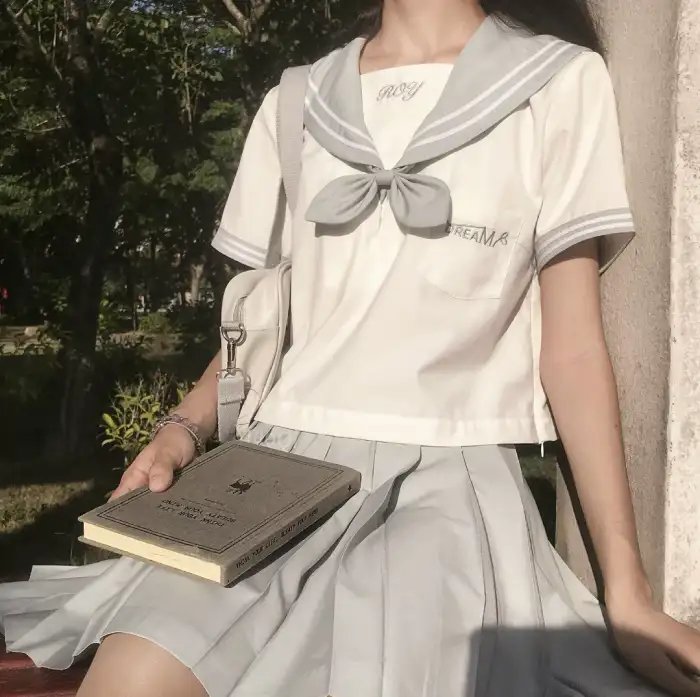 冰洋遇险封面